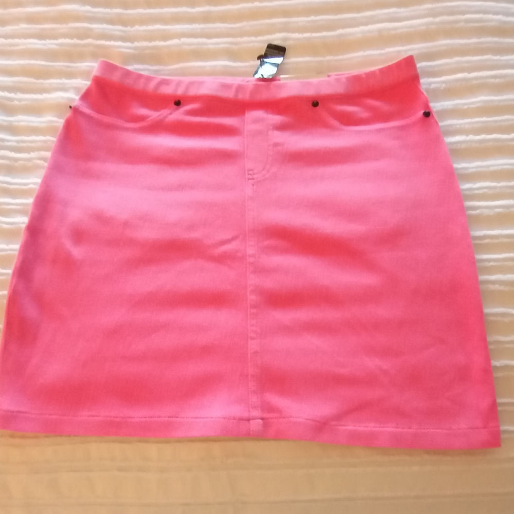 HUE Skirt  NWT